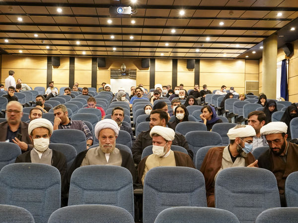 رونمایی از مستند سینمایی «لباس کار» در شیراز
