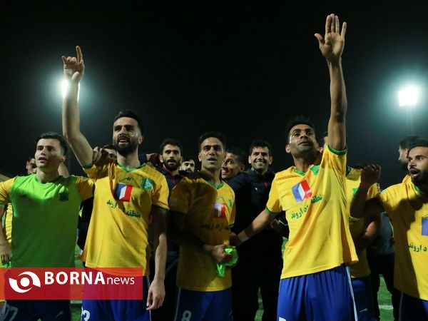 در حاشیه دیدار تیم های فوتبال صنعت نفت - پرسپولیس