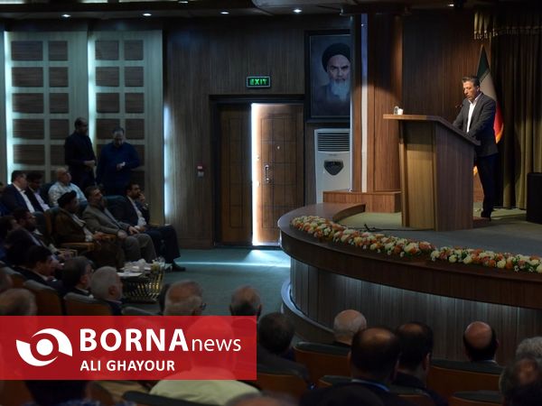 دیدار فعالان اقتصادی و نخبگان استان آذربایجان غربی با معاون اول رئیس جمهور