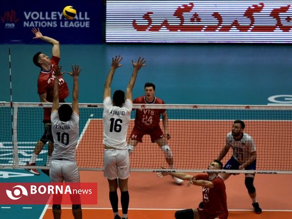 تثبیت صدرنشینی تیم ملی والیبال ایران با برد روسیه در ارومیه