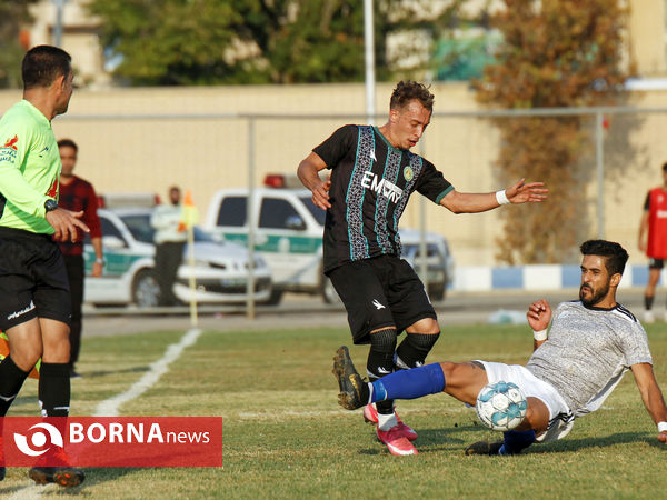 دیدار تیم های قشقایی شیراز و استقلال ملاثانی