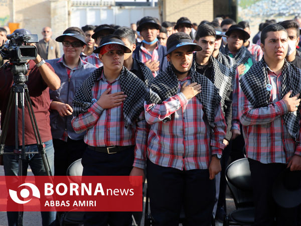 دیدار نماینده ولی فقیه در فارس با همکلاسی های دانش آموز شهید ترور شاهچراغ(ع)