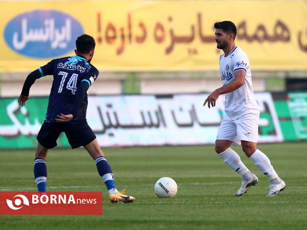 دیدار تیم های فوتبال پیکان - استقلال