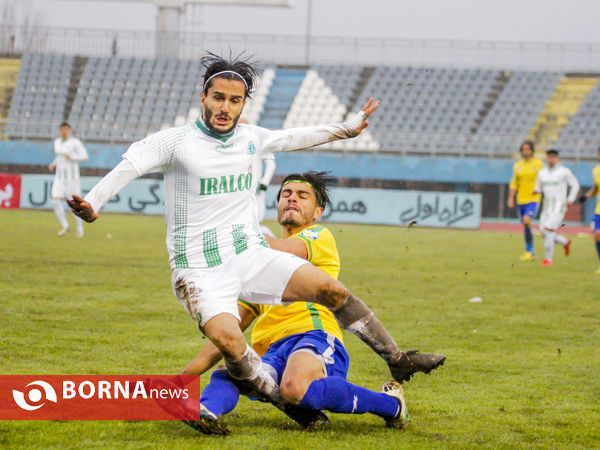 دیدار تیم های فوتبال آلومینیوم اراک - صنعت نفت آبادان