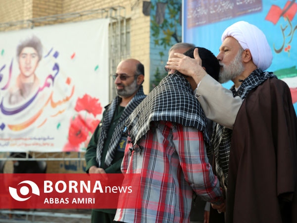 دیدار نماینده ولی فقیه در فارس با همکلاسی های دانش آموز شهید ترور شاهچراغ(ع)