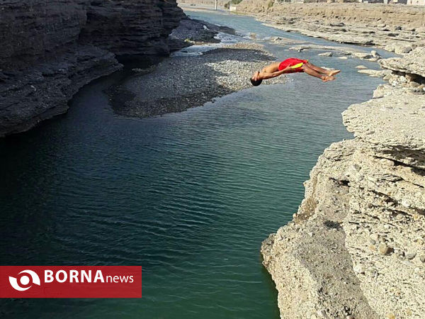 مسابقات شیرجه از صخره در شهرستان دلگان