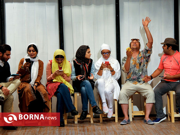 نمایش " سقوط معکوس "