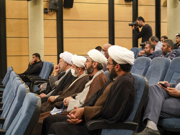 رونمایی از مستند سینمایی «لباس کار» در شیراز