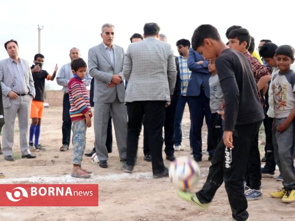 حضور مدیران هیئت فوتبال استان کرمان و باشگاه مس کرمان در محله محروم «حجتیه» شهر کرمان