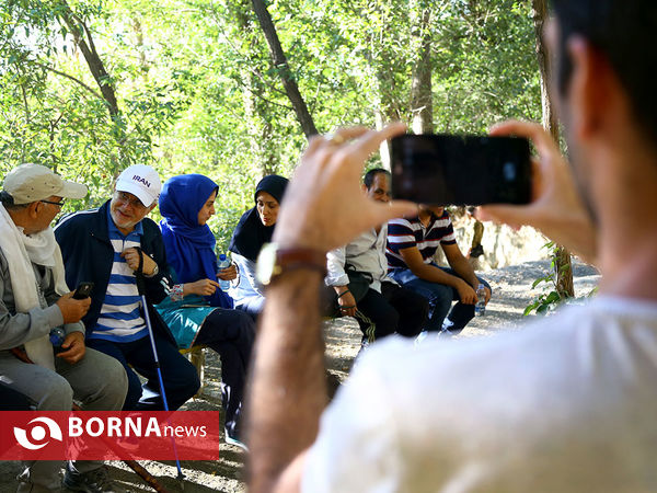 کوهپیمایی دکتر عارف به همراه جمعی از جوانان