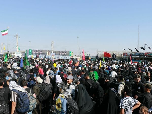 عبور زوار افغانستانی و پاکستانی از مرز شلمچه