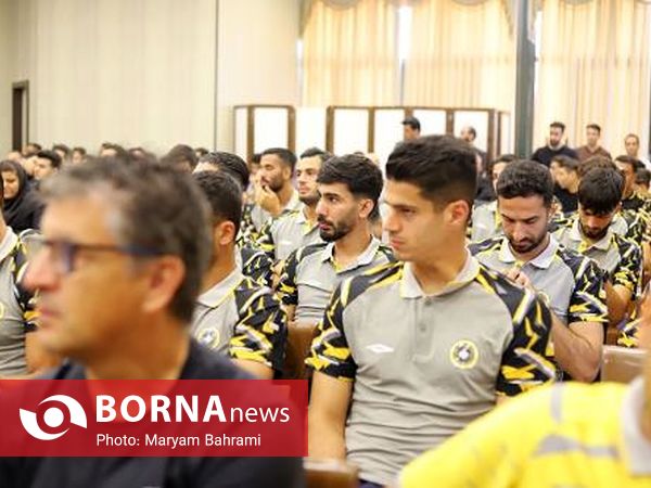 رونمایی از کیت لباس تیم فوتبال فولادمبارکه سپاهان
