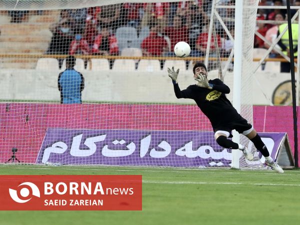 دیدار تیم های فوتبال پرسپولیس - صنعت نفت