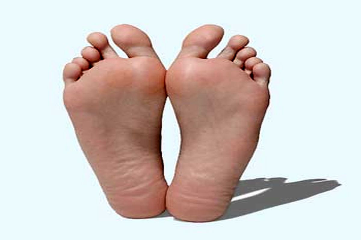 10 نشانه بیماری موجود در پاها