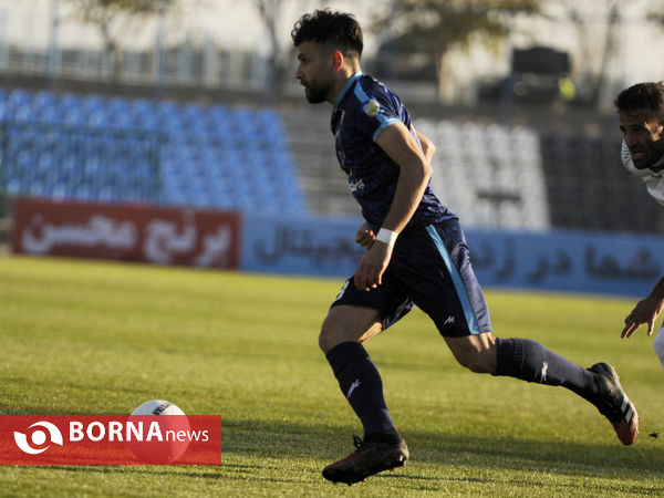 دیدار تیم های فوتبال پیکان- آلومینیوم اراک