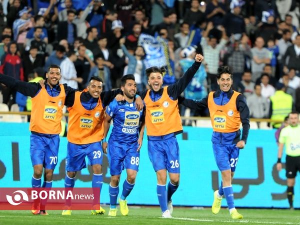 دیدار تیم های استقلال تهران و مشکی پوشان خراسان