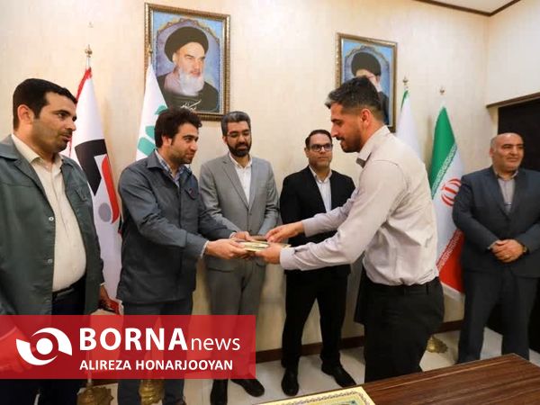 تجلیل از کارگران واحدهای تولیدی و صنعتی اروند