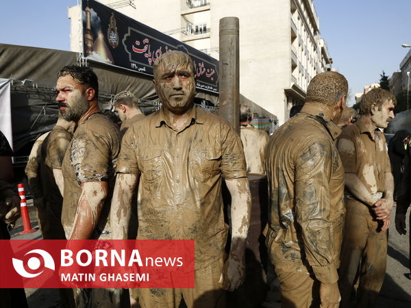 آیین گل مالی در حسینیه لرستانی های تهران