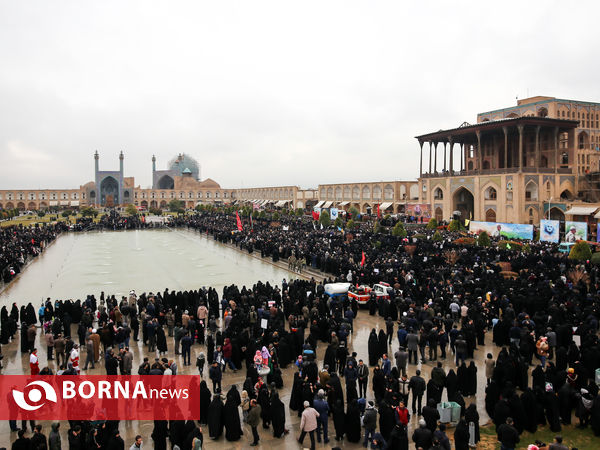 تجمع مردمی و سوگواری سردار سپهبد شهید قاسم سلیمانی در میدان نقش جهان اصفهان