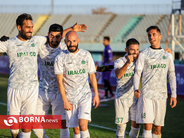دیدار تیم‌های فوتبال آلومینیوم اراک _ فجر شهید سپاسی شیراز