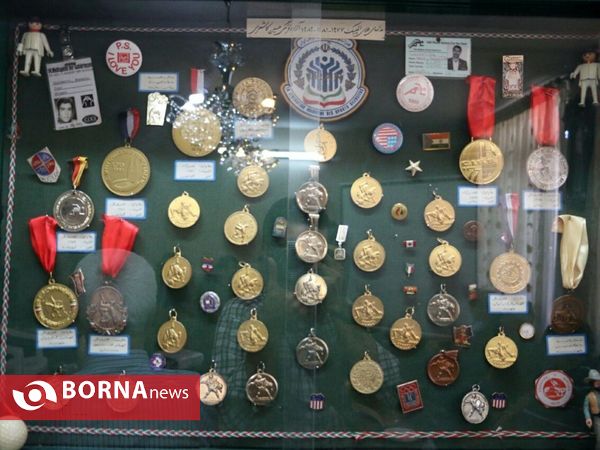 رونمایی از پلاک افتخار حسین کاشمری، قهرمان کشتی ناشنوایان جهان و المپیک