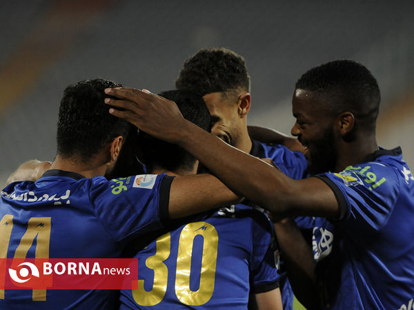 دیدار تیم های فوتبال استقلال - فجرسپاسی