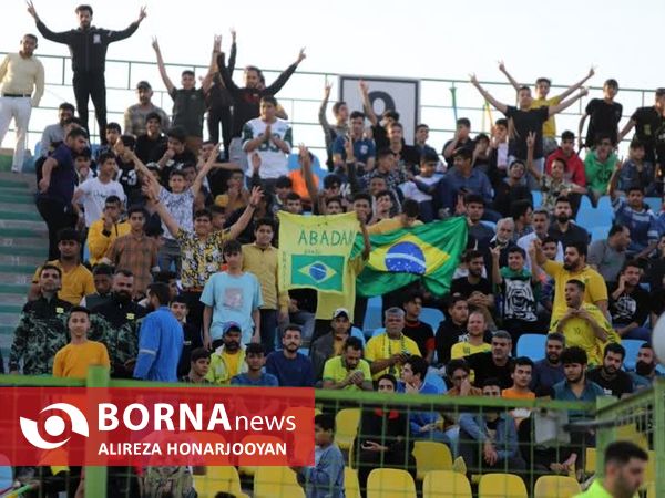 در حاشیه دیدار تیم های فوتبال صنعت نفت  - تراکتور