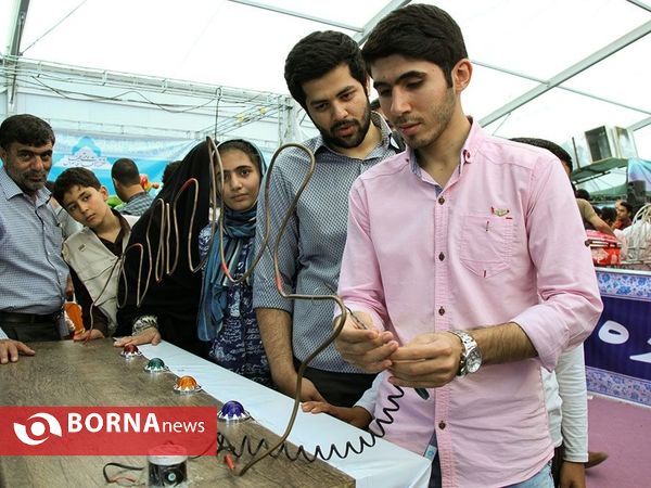 تماشای فوتبال در حاشیه نمایشگاه کتاب