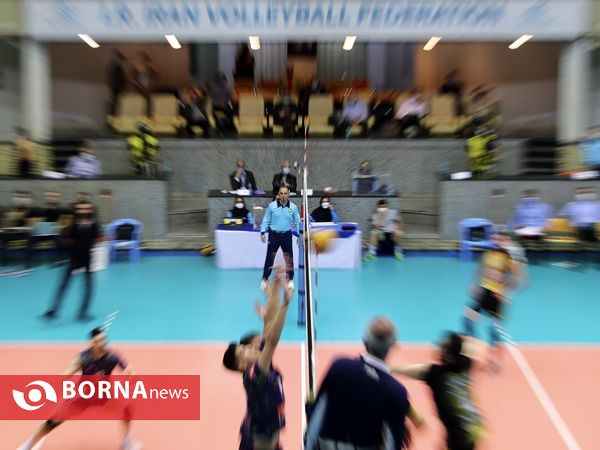 نیمه نهایی لیگ والیبال  ( فولاد سیرجان - سپاهان اصفهان )