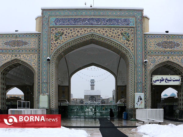 مشهد زیر چتر برف