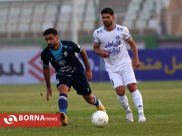 دیدار تیم های فوتبال پیکان - استقلال