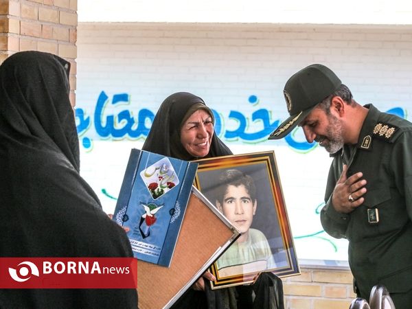 صبحگاه فرهنگی 1000 دانش آموز شیرازی به مناسبت هفته دفاع مقدس