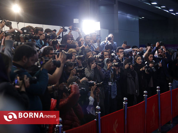 دومین روز جشنواره فیلم فجر با حضور عوامل فیلم ((درخونگاه))