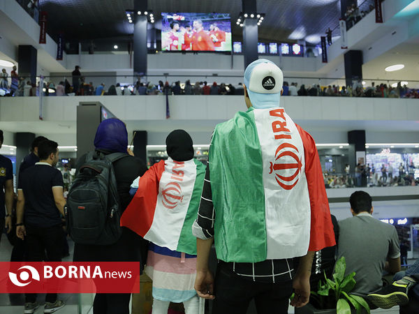 تماشای دیدار فوتبال "ایران-اسپانیا" در پردیس چارسوی تهران