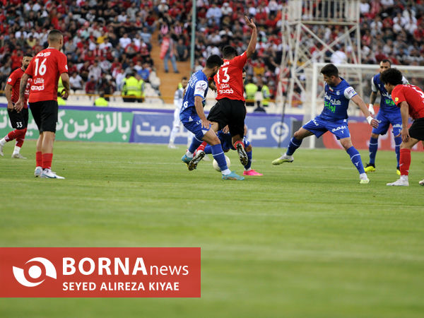 دیدار تیم های فوتبال استقلال 7 تراکتور 1