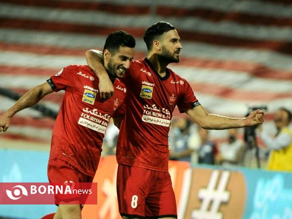دیدار تیم های فوتبال پرسپولیس_ تراکتور