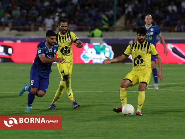 دیدار تیم های فوتبال استقلال- نفت مسجدسلیمان