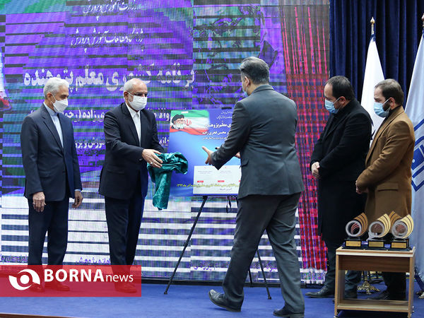 آیین تجلیل از دانش آموزان پژوهشگر و فناوران برگزیده