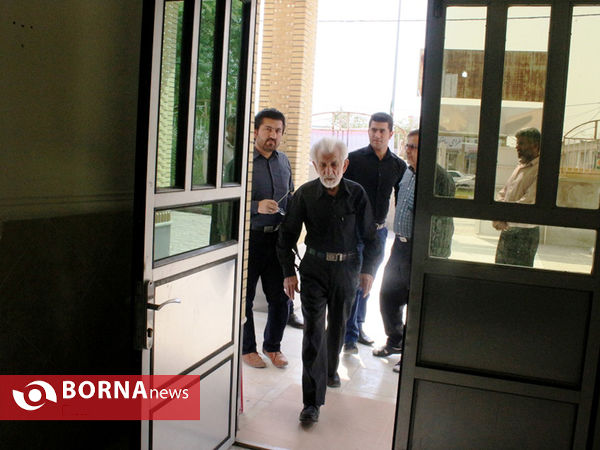 وداع خانواده شهید محمد قایدی با فرزندشان پس از 32 سال فراق