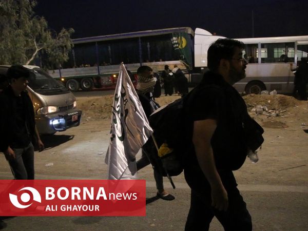 پیاده روی زوار اربعین حسینی در مسیر نجف به کربلا