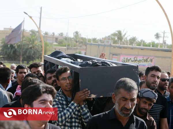 تشییع کارگران متروپل در آرامستان جُرف