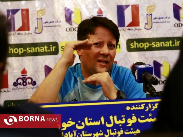 نشست خبری پائولو سرخیو سرمربی صنعت نفت آبادان