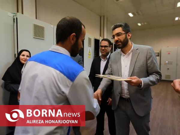 تجلیل از کارگران واحدهای تولیدی و صنعتی اروند