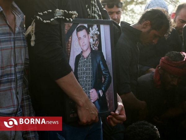 تشییع کارگران متروپل در آرامستان جُرف