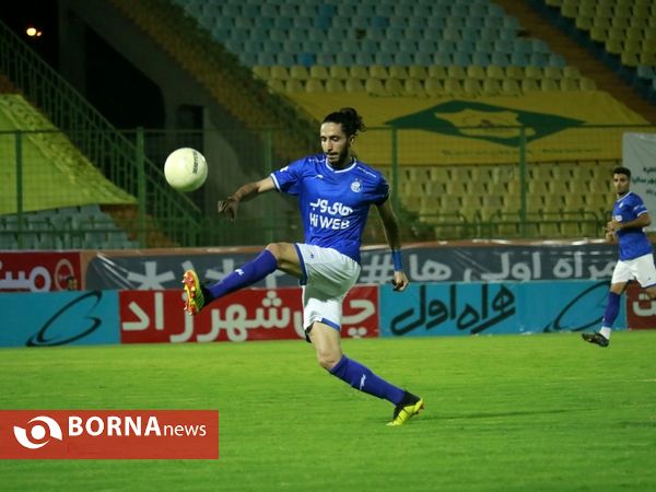 دیدار تیم های صنعت نفت و استقلال