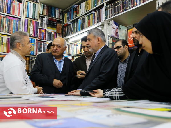 کتابگردی وزیر ارشاد