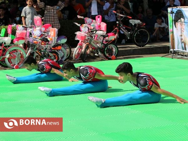 پیاده روی خانوادگی ایرانیان