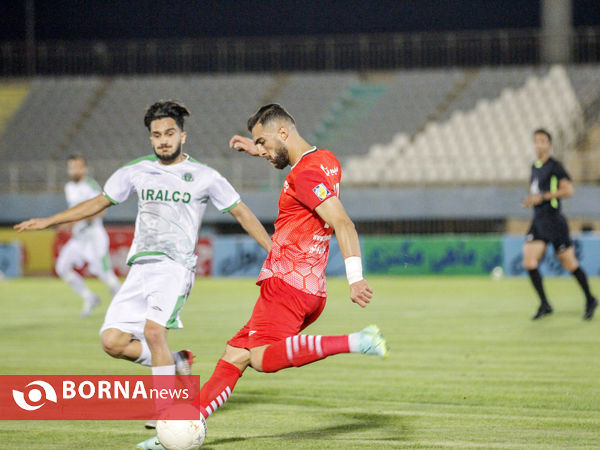 دیدار تیم های فوتبال آلومینیوم اراک-تراکتور سازی تبریز