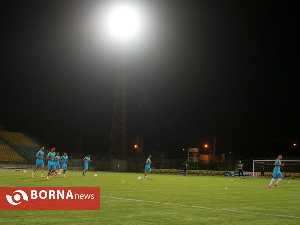 در حاشیه دیدار تیم های فوتبال صنعت نفت - پرسپولیس