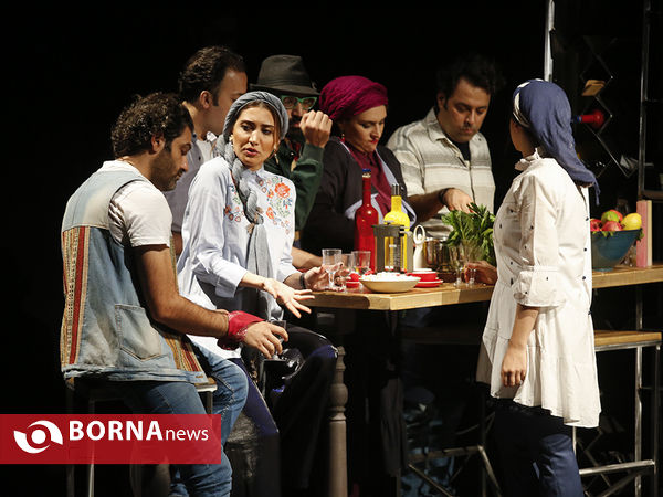 نمایش نیمه تاریک ماه